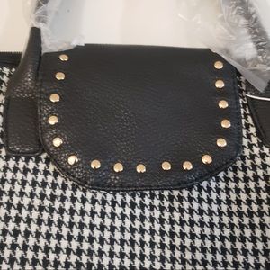 NWT Carpisa black and white bag